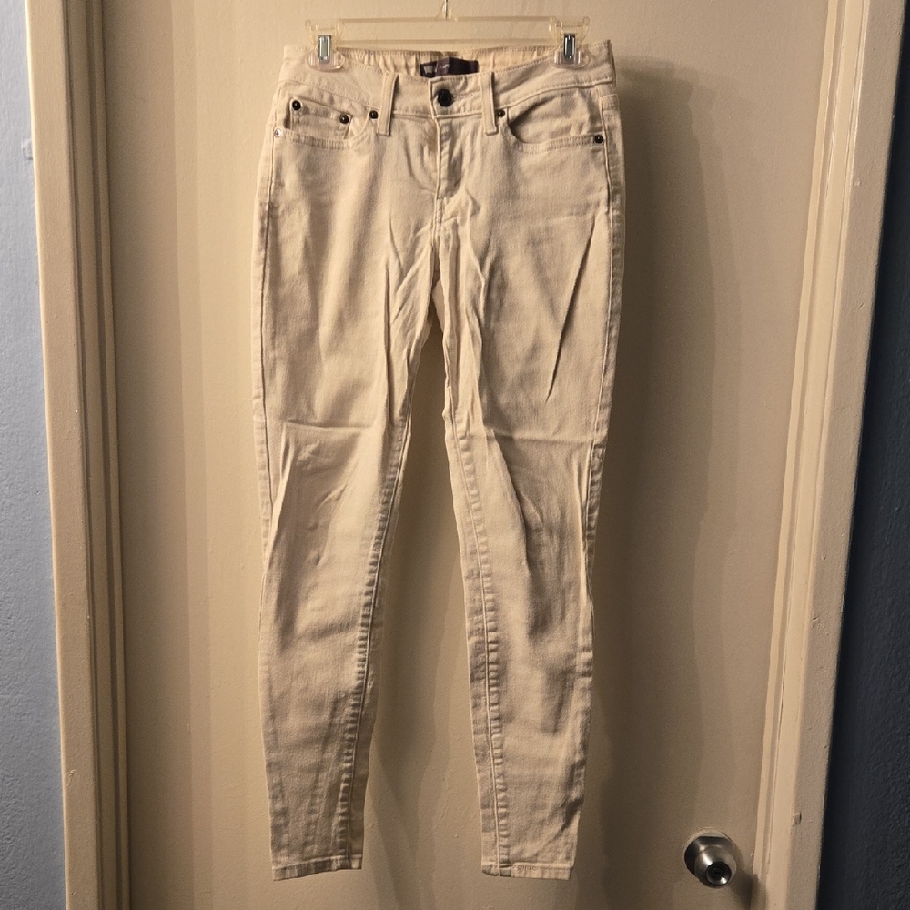 Levi's White Women Jeggings